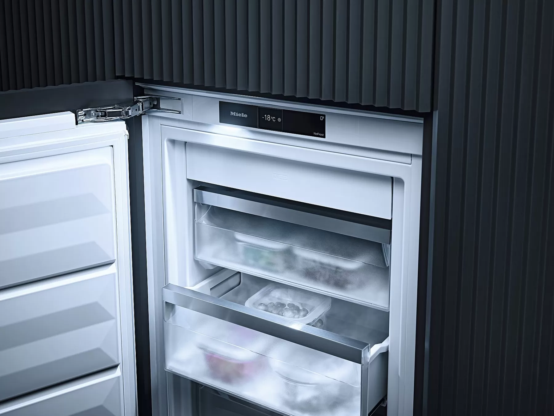 Miele Built-In Freezers<Fns 7794 E